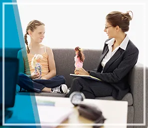 Psiquiatras Vinaròs niña en consulta